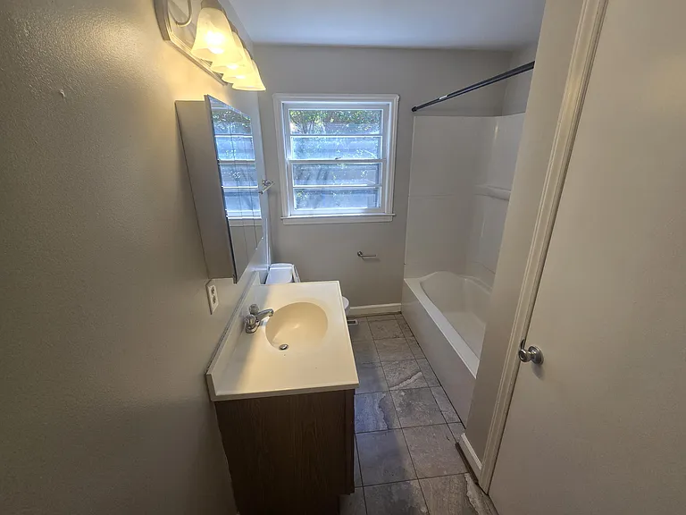 3008 Belle Ave NE — Photo 10