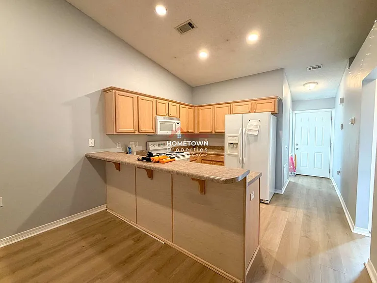 8005 Stonebrook Dr — Photo 4