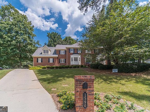 2nd image of 1590 Hickory Lake Dr