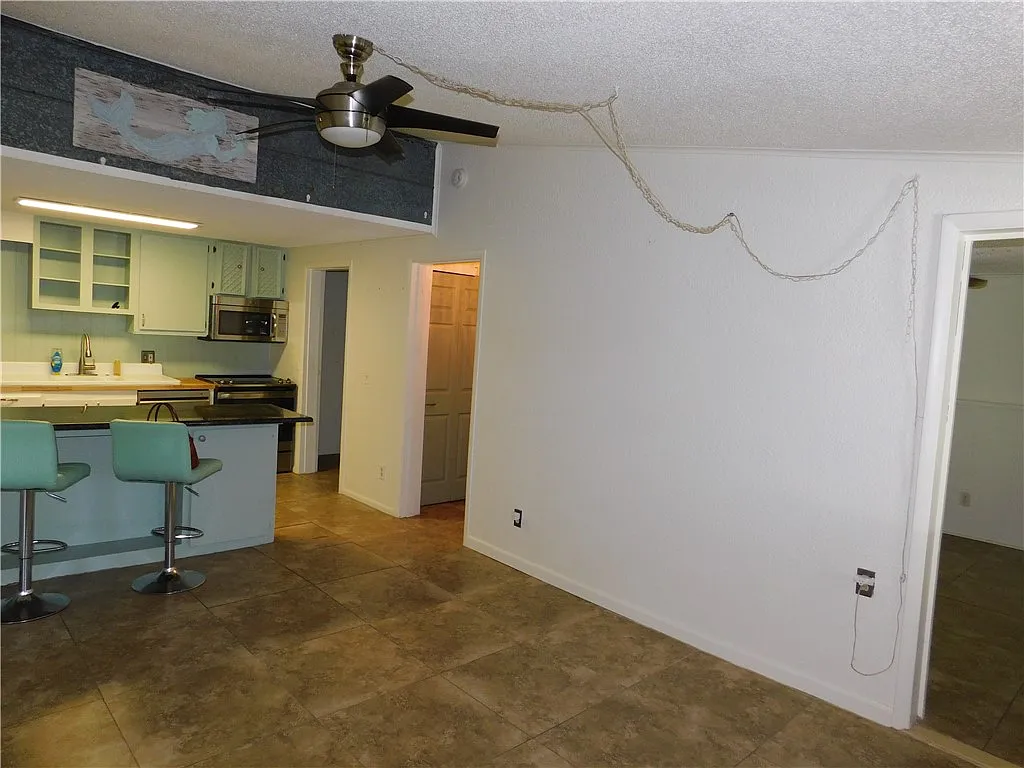 2 bed, 829 sqft, $1,750 — Photo 3