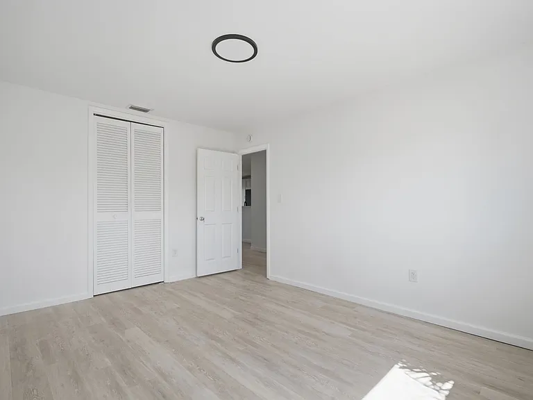 115 N San Remo Ave #7 — Photo 8