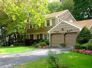 9 Pinebrook Dr, White Plains, NY 10605