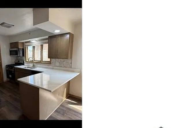 9225 S Cregier Ave #1, Chicago, IL 60617