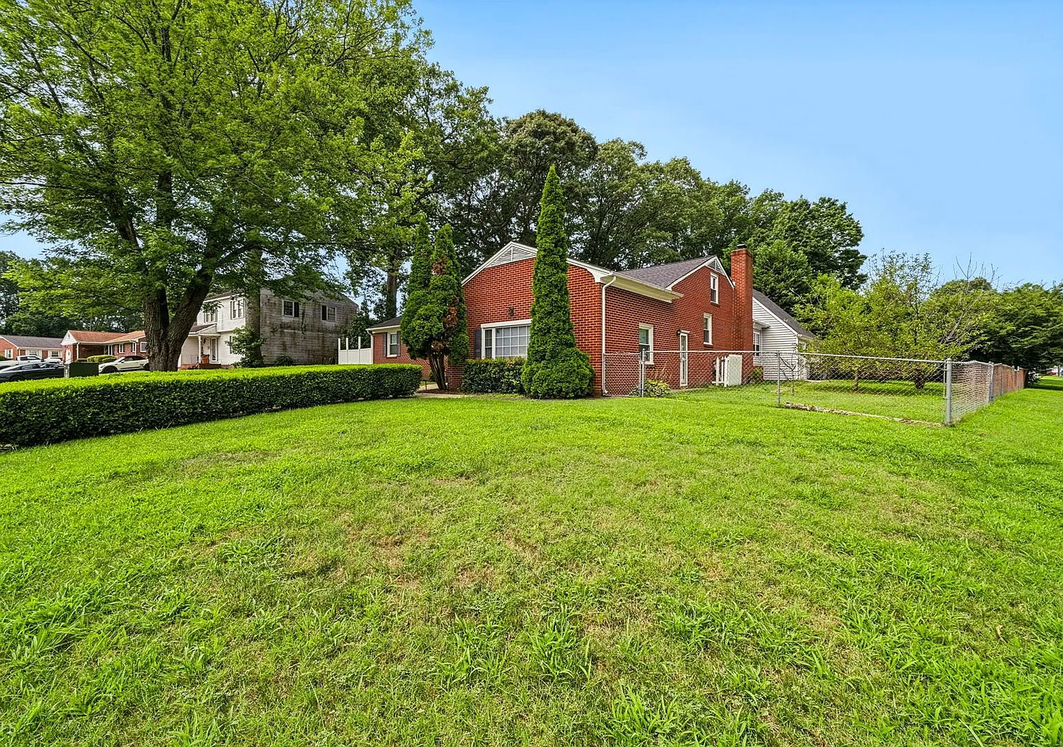 Beautifully Updated 5-Bedroom Brick Ranch on a Corner Lot — Photo 4
