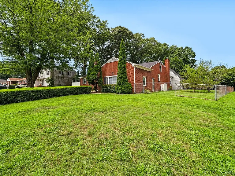 1757 Lafayette Dr — Photo 4