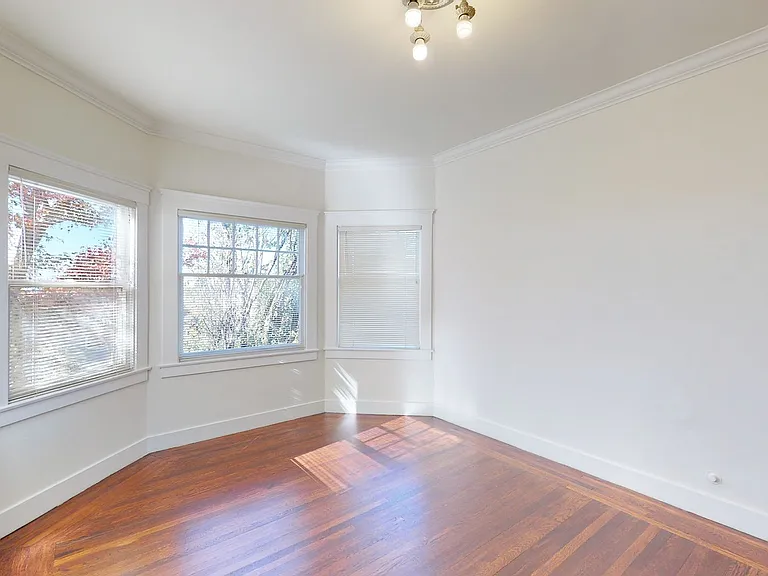 5399 Broadway — Photo 13