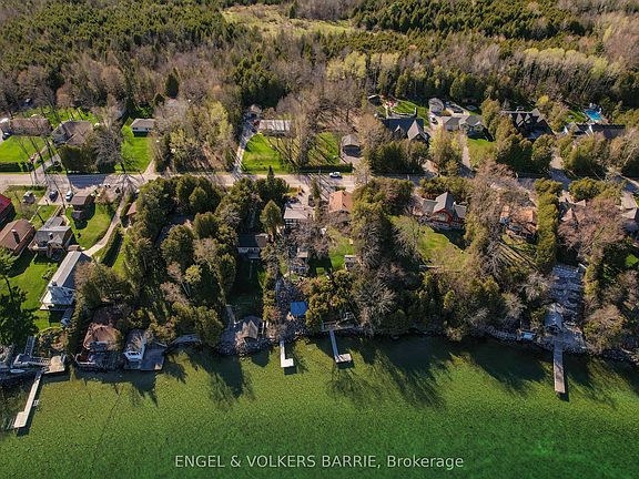 4th image of 2371 Lakeshore Rd E
