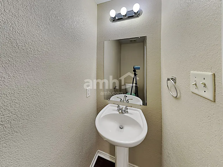316 Stormydale Ln — Photo 8