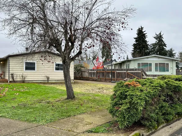 241 Creswood Dr, Creswell, OR 97426