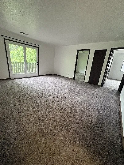 Queenswood Apts — Photo 2