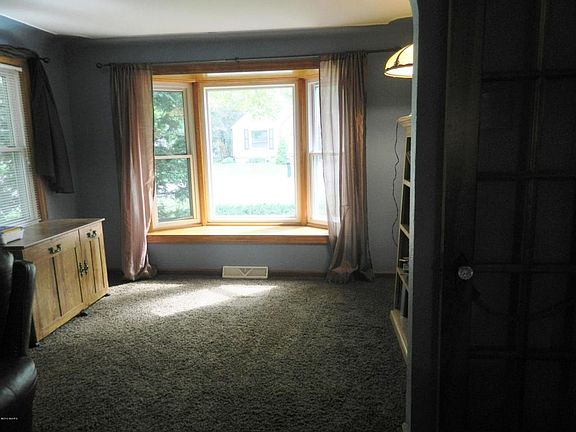 5th image of 113 E 39th St