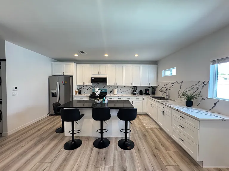 8926 Colbath Ave — Photo 2