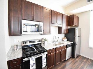 Oaks of Shorewood Apartments, Milwaukee, WI 53211