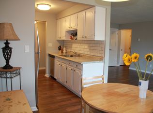 21961 River Oaks Dr APT E4, Rocky River, OH 44116
