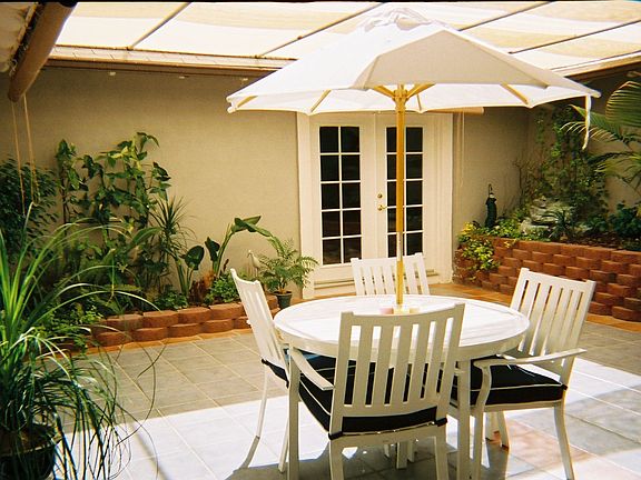 Entry into atrium with seperate fountain and satillo floor