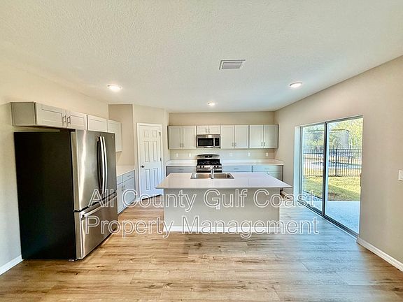 3rd image of 12831 Oak Hill Way