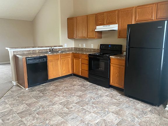 5th image of 422 John Sutherland Dr