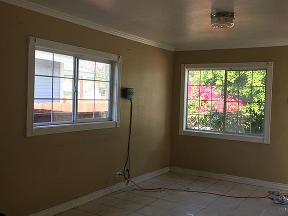 4th image of 1008 E Washington Ave #A