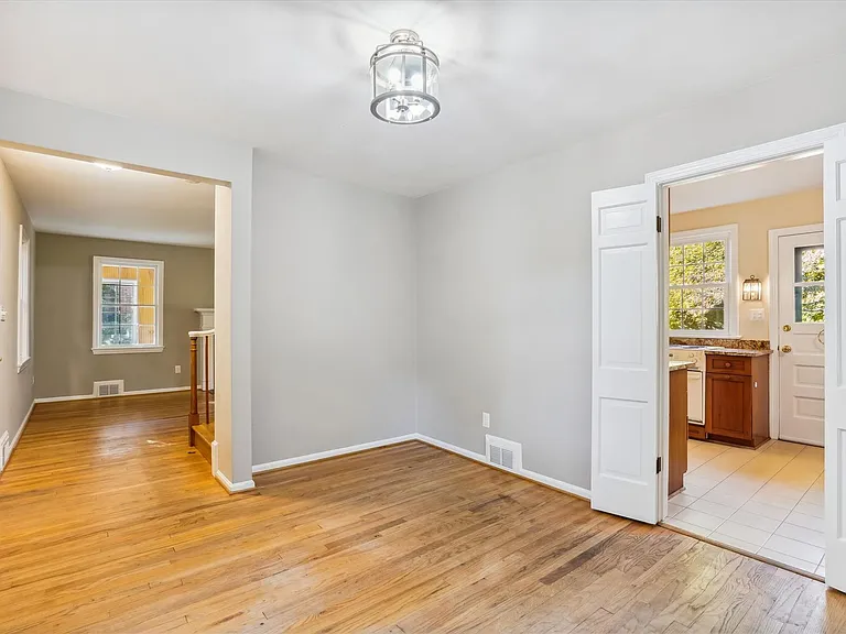 5212 Augusta St — Photo 13