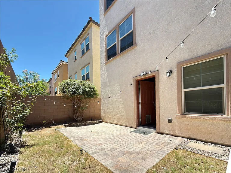 372 Ambitious St — Photo 18