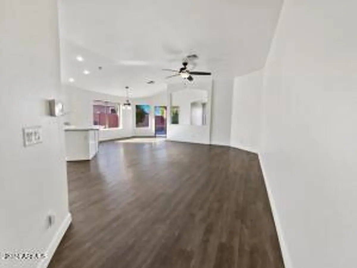 Building Photo - 866 S Cerise