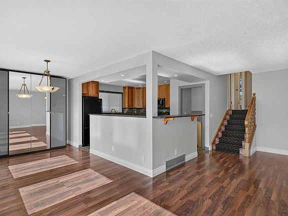 4th image of 112 S Beaconsfield Rise NW