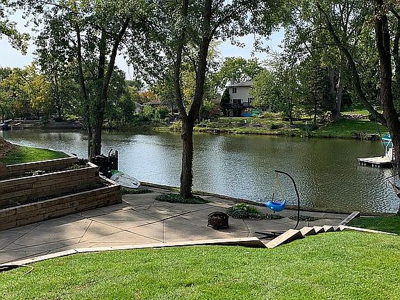2nd image of 3122 Lakeside Dr