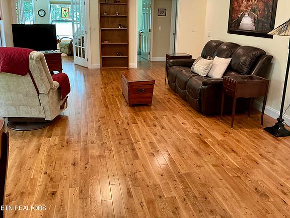 4th image of 104 Bottom Dr