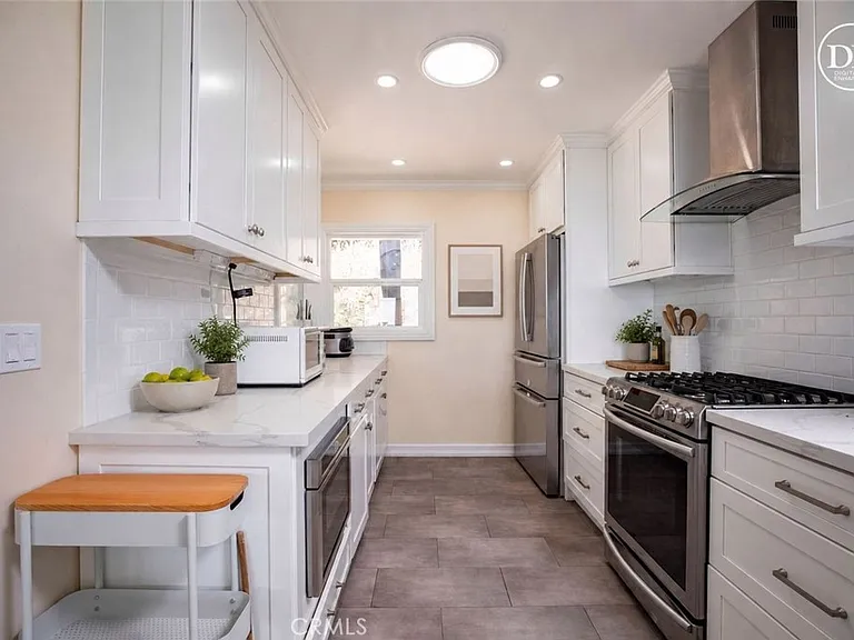 18 Stallion Rd — Photo 4