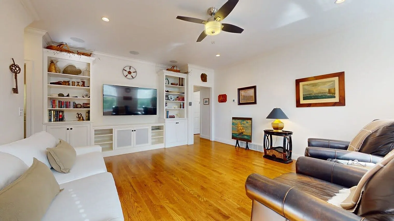 7 bed, 7.0 bath, 5887 sqft, $20,340 — Photo 2