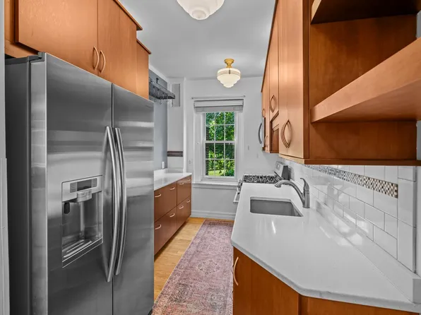 525 West 238th Street image 5 of 19