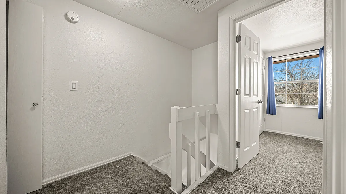 Building Photo - 590 W Indian Creek Dr #2