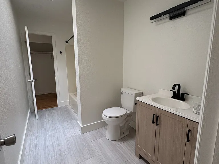 694 Echo Ln — Photo 10