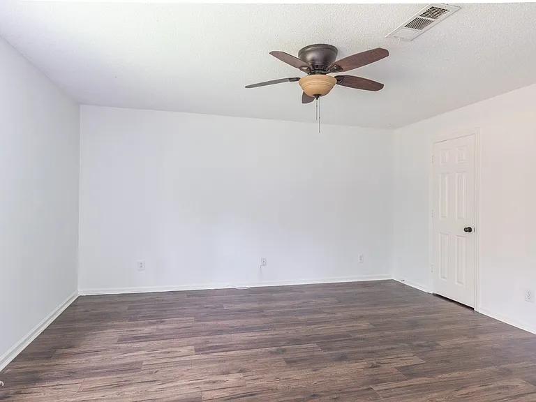 2713 Kennedy Ct — Photo 17