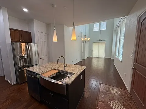 1211 Lake Pointe Way — Photo 3