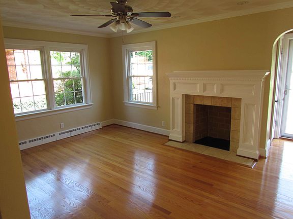 3rd image of 1107 Jeanette Ave