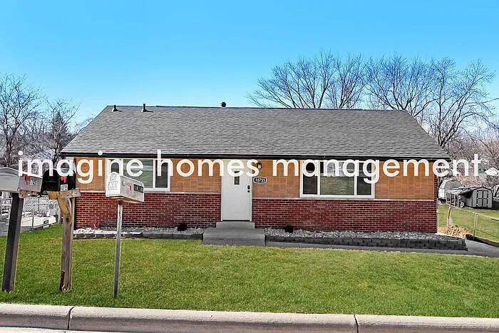 3 bed, 1.0 bath, 1071 sqft, $1,795 — Photo 2