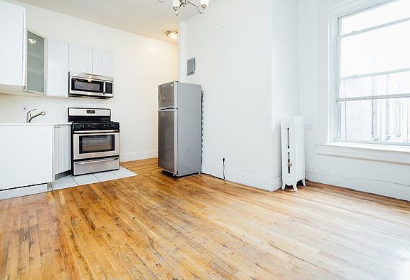 3rd image of 18 Irving Ave #C2