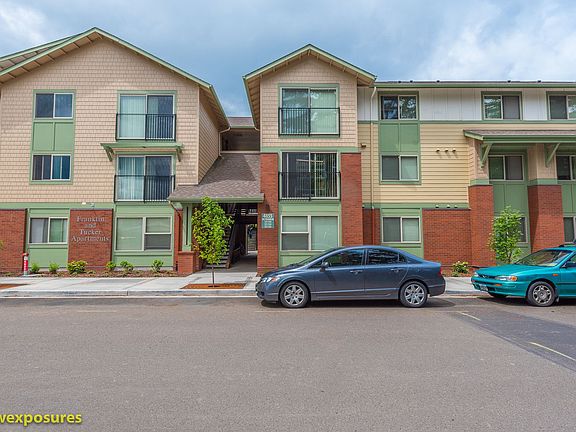 2nd image of 4855 SW Franklin Ave #321