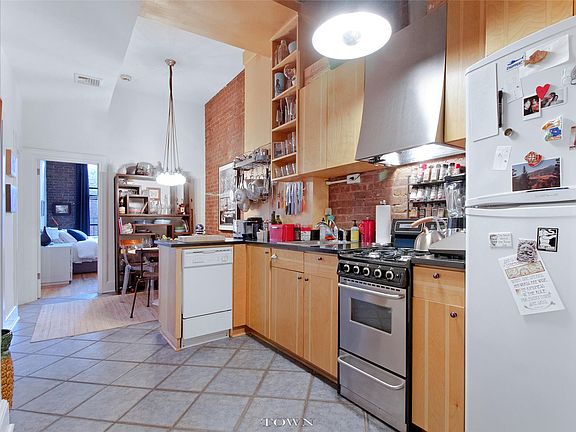 4th image of 167 8th Ave APT 3W