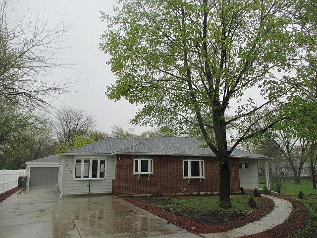 1st image of 945 Aspen St