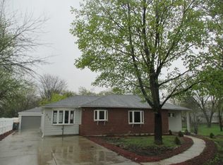 945 Aspen St, Hoffman Estates, IL 60169