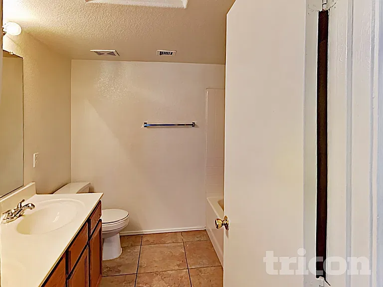 16264 W Lincoln St — Photo 14