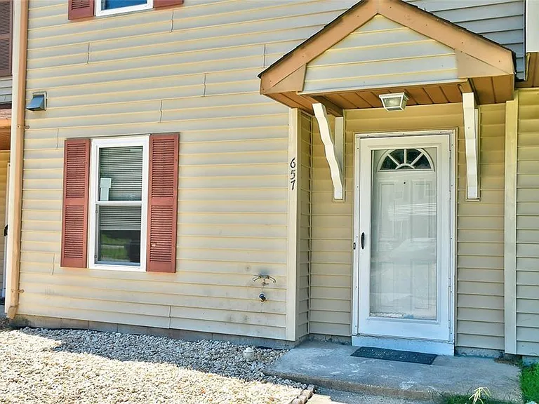 657 Aubrey Dr — Photo 4