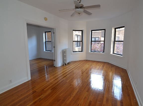 5th image of 629 W Cornelia Ave APT 1S