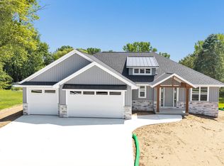 2735 Hillsdale Ct, Green Bay, WI 54313
