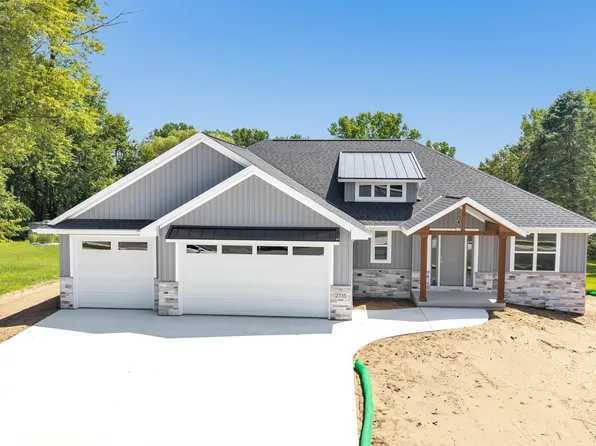 2735 Hillsdale Ct, Green Bay, WI 54313