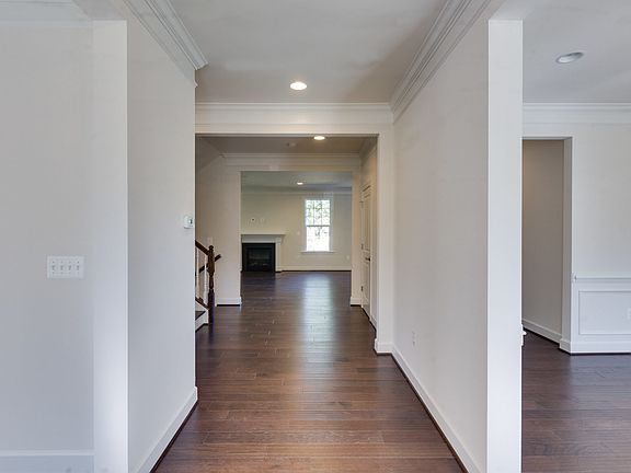 3rd image of 5834 Valley View Dr
