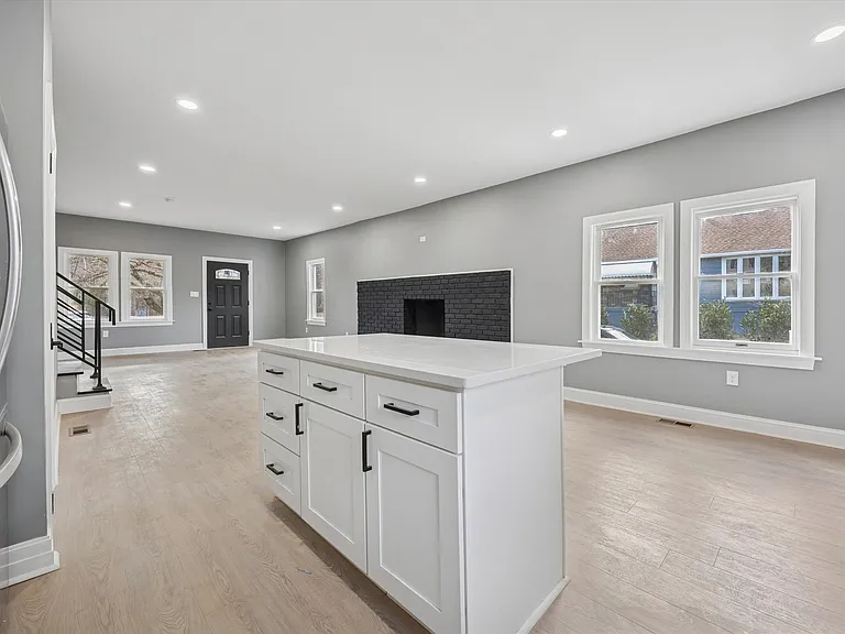 523 W Glenside Ave — Photo 6