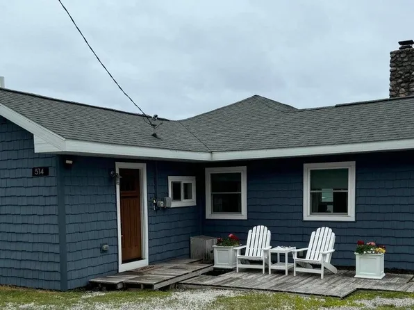 514 Lakeside Dr, Mackinaw City, MI 49701